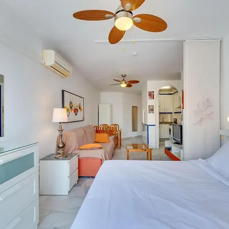 Homeforguest Bright In La Carihuela Near The דירה