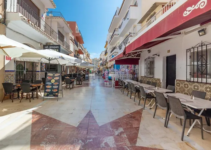 Homeforguest Bright In La Carihuela Near The Lägenhet Torremolinos