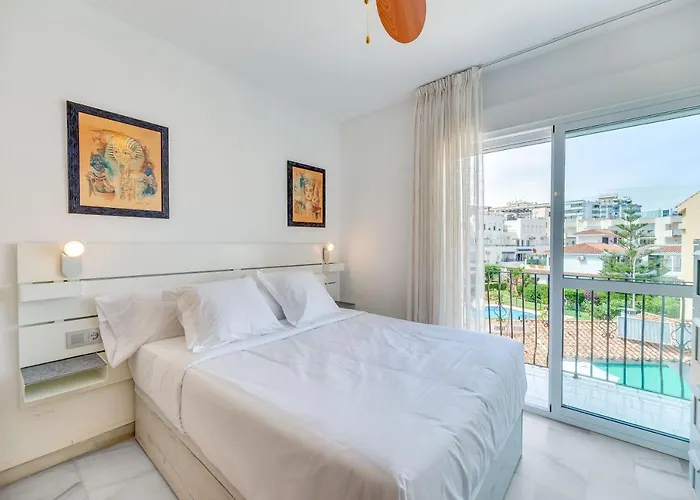 Homeforguest Bright In La Carihuela Near The Torremolinos