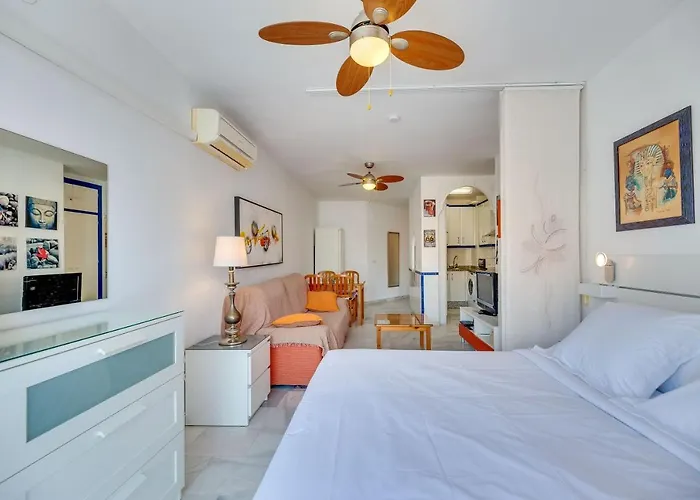 Homeforguest Bright In La Carihuela Near The Lägenhet