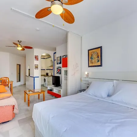 Homeforguest Bright In La Carihuela Near The Apartamento Torremolinos